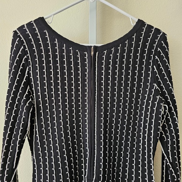 LEO & UGO Women's Black & White Striped Pullover Fit & Flare Zip Sweater Sz US 8 - Picture 8 of 14